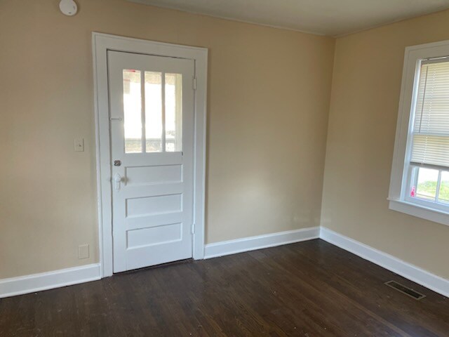 Building Photo - 2143 Denham Ave