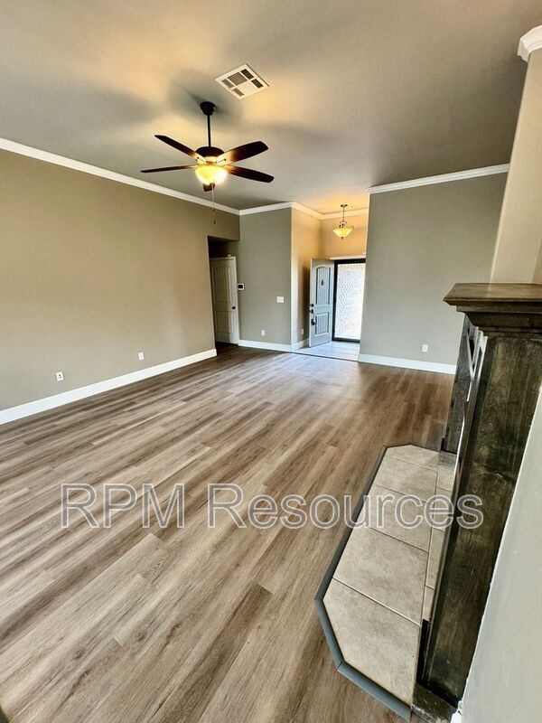 Building Photo - 1213 Hickory Creek Dr