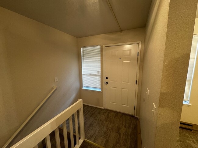 Building Photo - Charming Updated 2-Bed, 2.5-Bath Condo in Bremerton