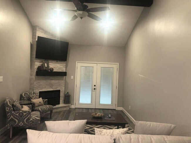 Foto del edificio - 32 Hideaway Dr