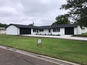 Building Photo - 315 E Deer Creek Dr