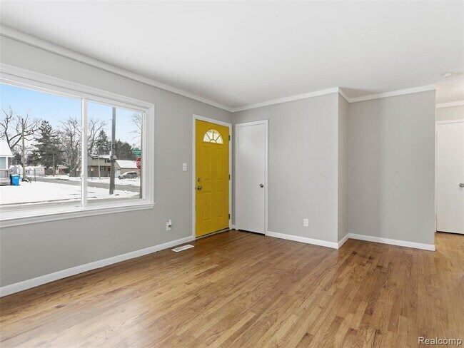 Building Photo - 108 W Kalama Ave