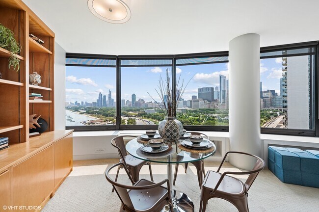 Foto del edificio - 155 N Harbor Dr