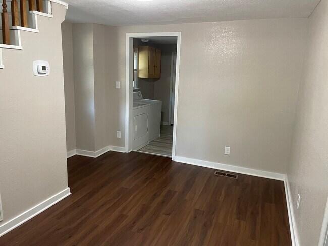 Building Photo - 145 Riverview Ave