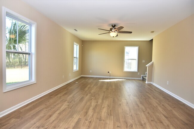 Building Photo - 1261 South Brook Rd