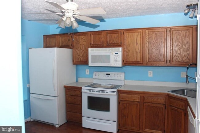 Building Photo - 301 Shaw Ct