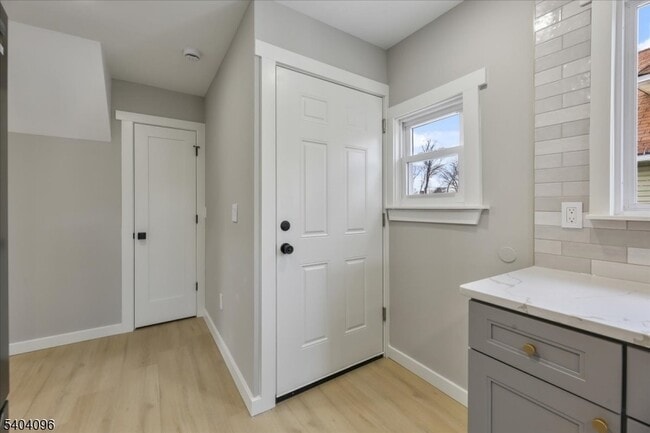 Building Photo - 143 Johnston Ave