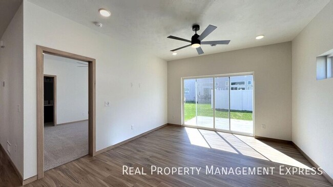 Building Photo - 3515 S Broek Dr