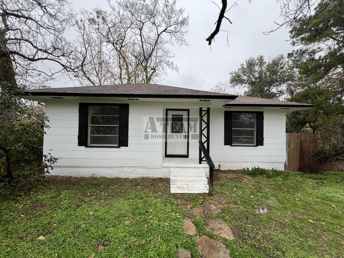 Primary Photo - Renovated 2 Bed 1 Bath house for rent in T...