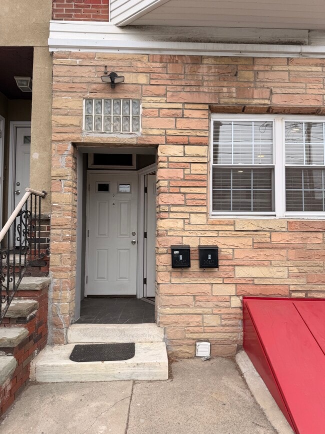 Building Photo - 2049 Snyder Ave
