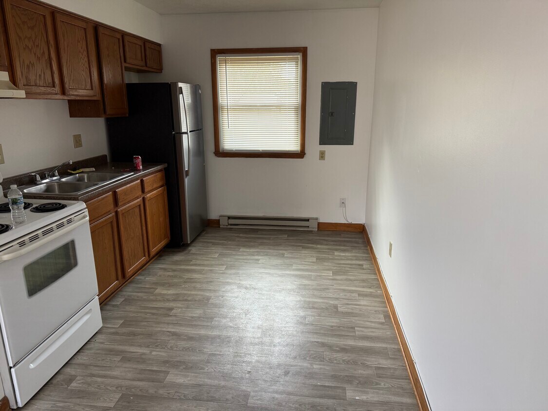Kitchen - 93 Burt Ave