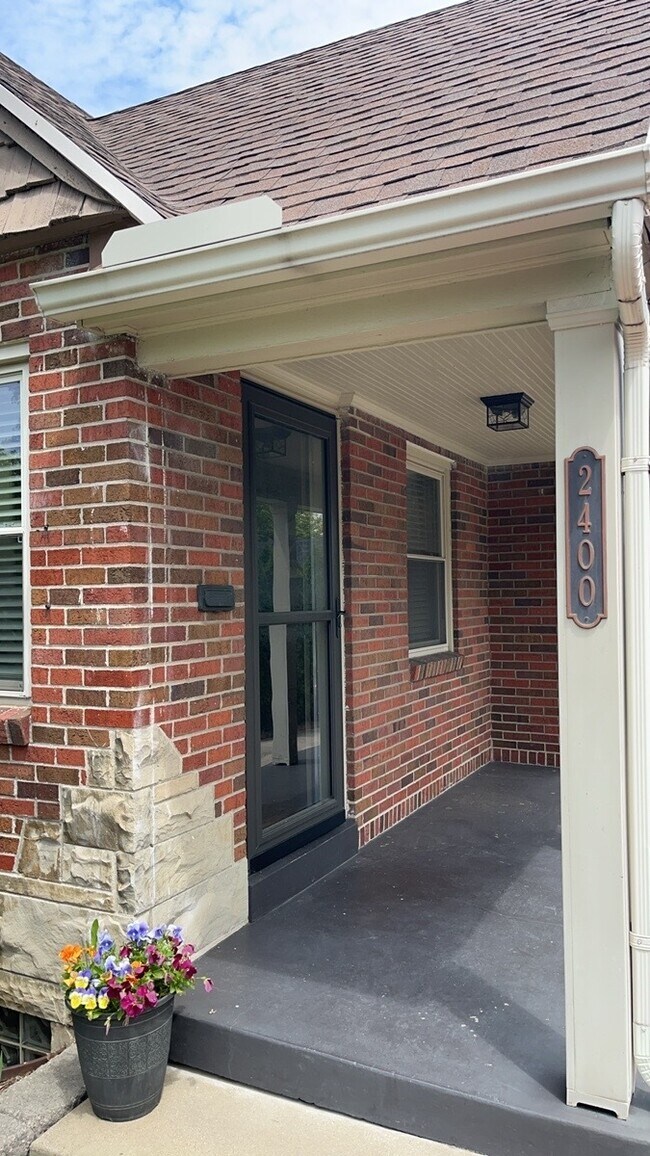 Foto del edificio - 2400 Hillview Ave
