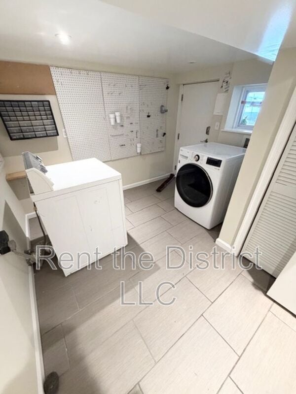 Building Photo - 814 Longfellow St NW