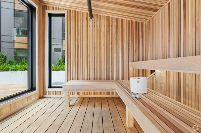Rooftop Spa - 440 West