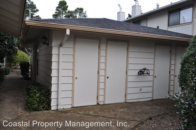 Building Photo - 2 br, 1.5 bath House - 1340 9th Street Unit 1