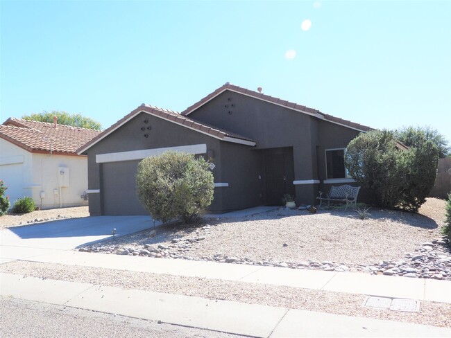 Building Photo - Corona de Tucson 3 Bed 2 Bath Single Story...