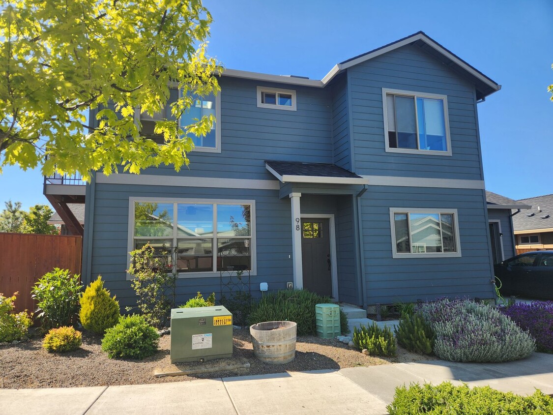 Primary Photo - COMING SOON - Lovely Talent home - Can be ...