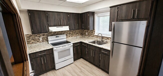 Foto del edificio - 1360 Oxford Dr