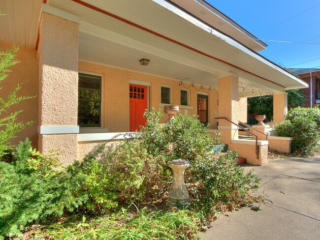 Foto del edificio - Charming Updated Mesta Park Duplex - New S...
