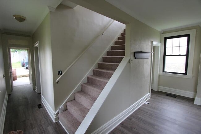 Building Photo - 908 Reiss St