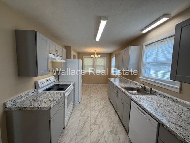 Foto del edificio - NO STEPS...UPDATED 3 BEDROOM RANCH LOCATED IN FARRAGUT!!