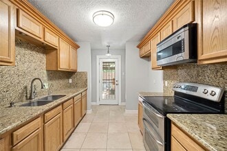 Building Photo - 3850 Westmeadow Dr