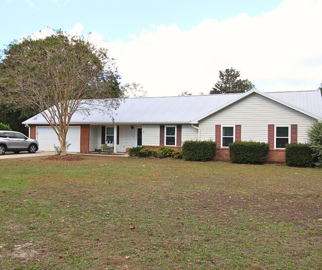 Foto del edificio - Charming Family Home on Spacious Acreage