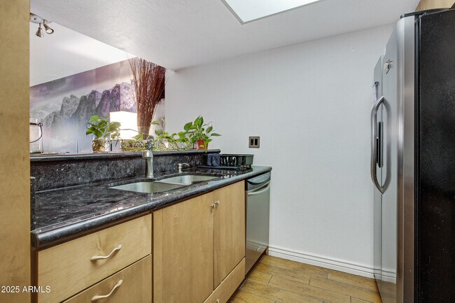 Foto del edificio - 540 N May