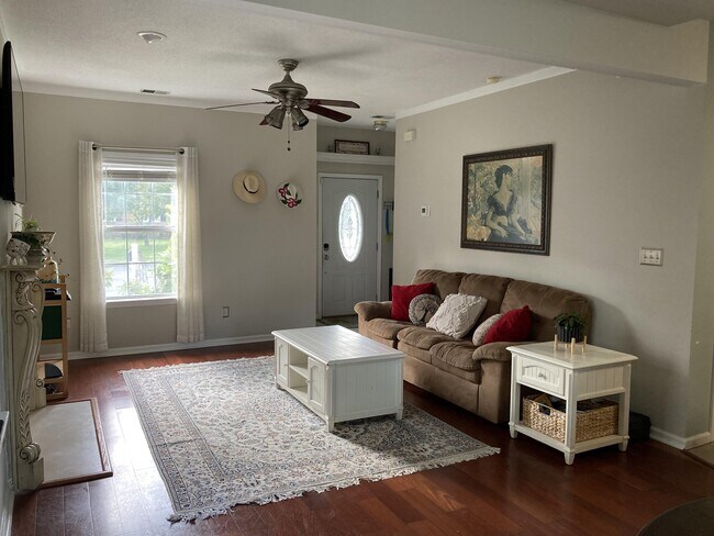 Foto del edificio - 5340 Pandoria Ave