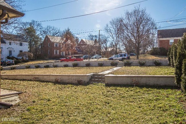 Foto del edificio - 5900 Moreland St NW