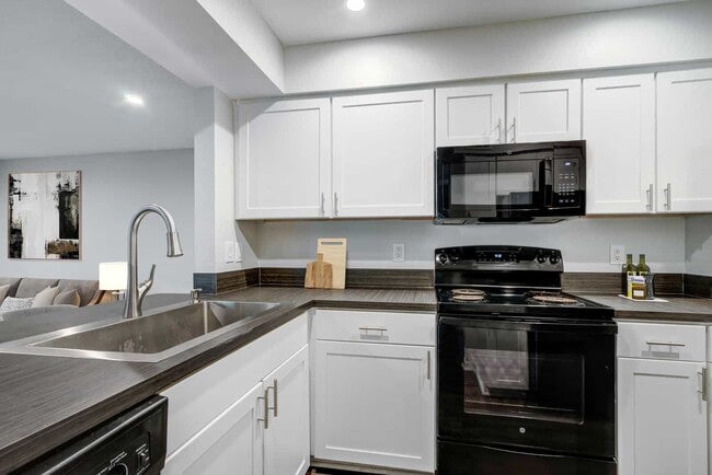 Mezzo of Tampa Palms - Mezzo of Tampa Palms Apartments