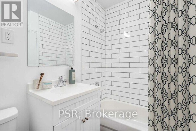 Photo du bâtiment - 600-600 Eglinton Ave W