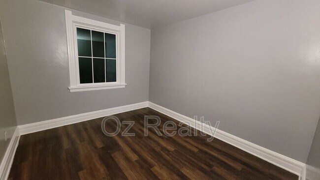 Foto del edificio - 346 Parker Ave