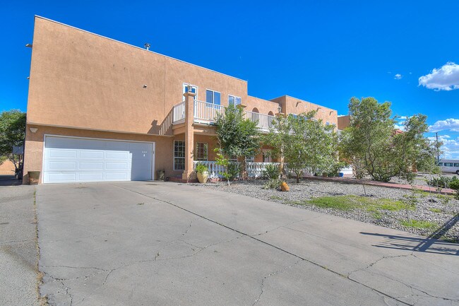 Building Photo - 3200 Vista Grande Dr
