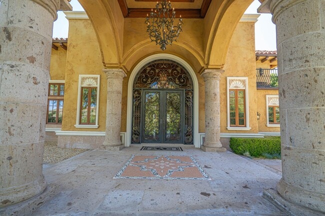 Building Photo - Private 5 Bedroom Estate for Rent in Santa...