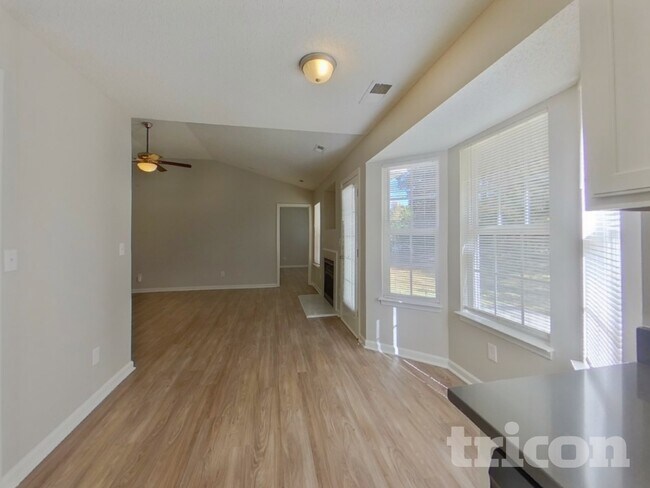 Foto del edificio - 7112 Rumple Rd