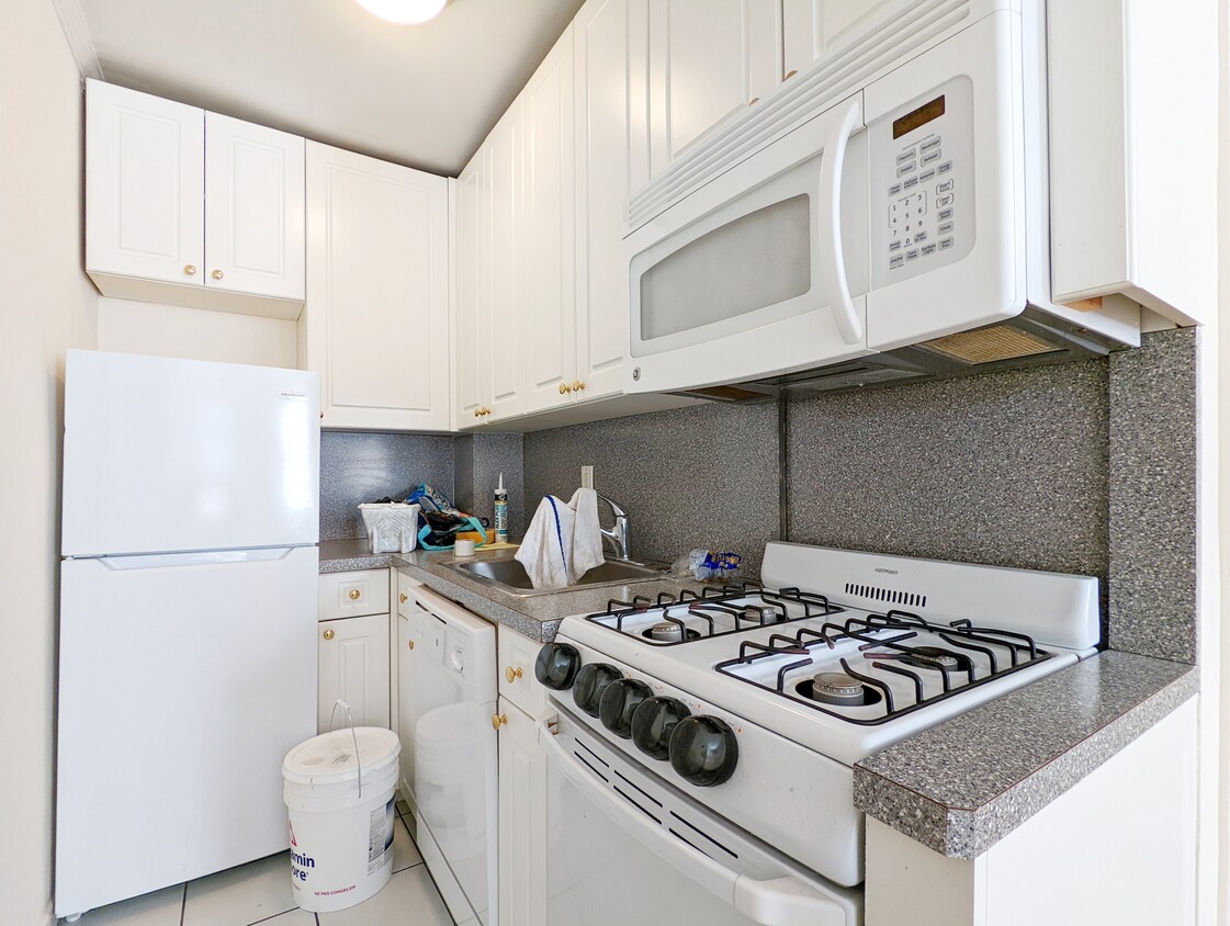 Kitchen - 571 3rd Ave