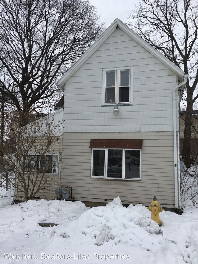 Foto del edificio - 3 br, 1 bath House - 7 Utica Pl
