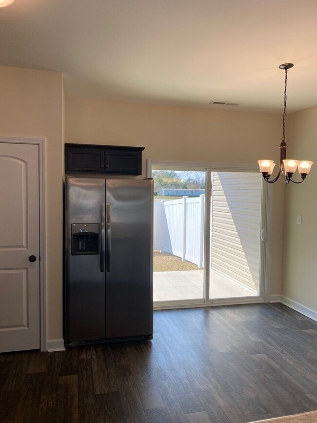 Building Photo - 2 bedroom, 2.5 bath end unit unfurnished townhouse in Sneads Ferry Justice Farm Townhome community
