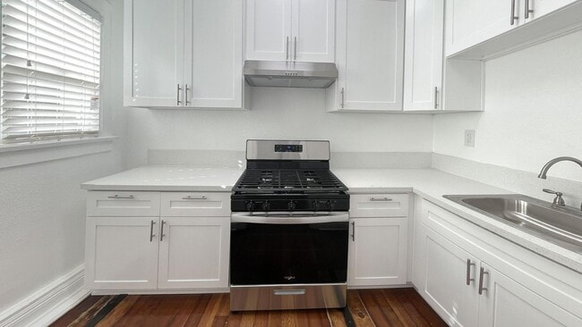 Interior Photo - Leeward Apts...New York Style..Gorgeous Newly Remodeled!