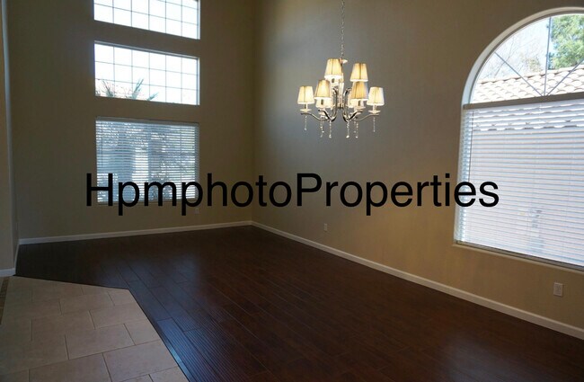 Building Photo - 10737 Hunter Mountain Ave