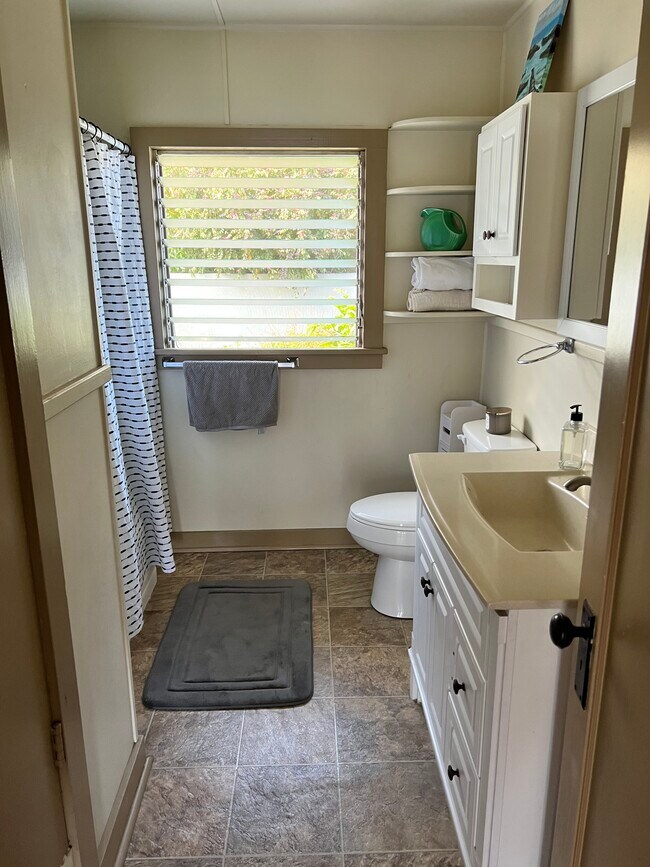 Bathroom - 23 Nakoa Dr