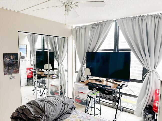 Foto del edificio - 2049 S Ocean Dr