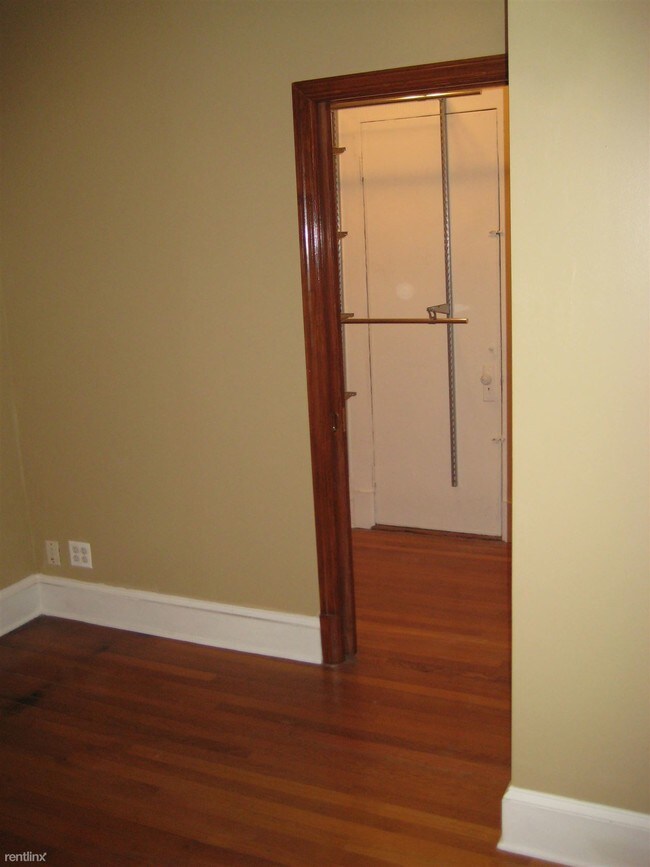 Building Photo - 1 br, 1 bath Condo - Louie Condo