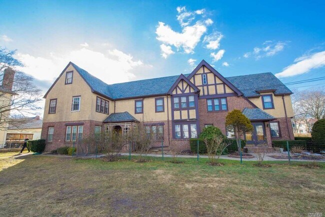 Building Photo - 214-14-214-36 36th Ave
