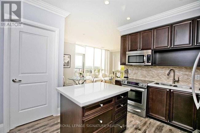 Photo du bâtiment - 100 Harrison Garden Blvd