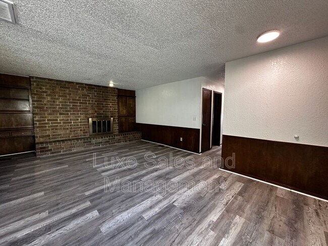 Building Photo - 1006 Andrew Dr