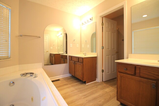Foto del edificio - 5510 Fair Oaks Ln