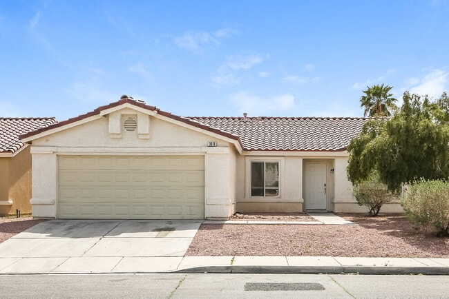 Building Photo - 3015 W Hammer Ln