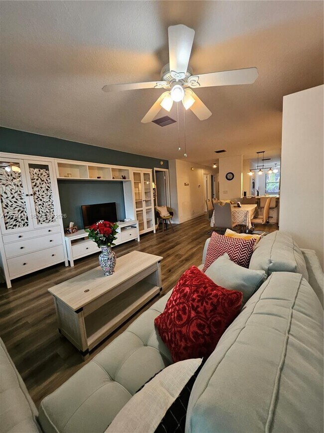 Foto del edificio - 3015 SW 21st Terrace